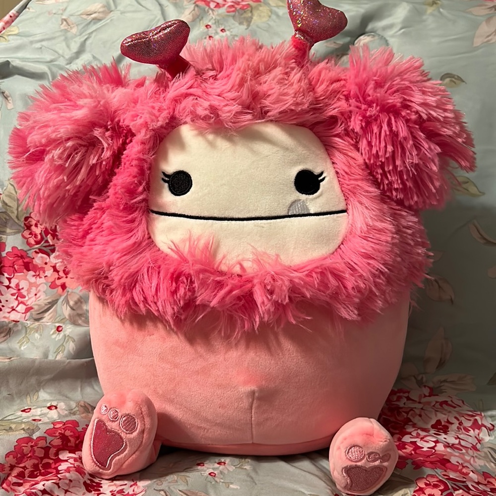 12” Pink and white Big foot Caparinne valentines